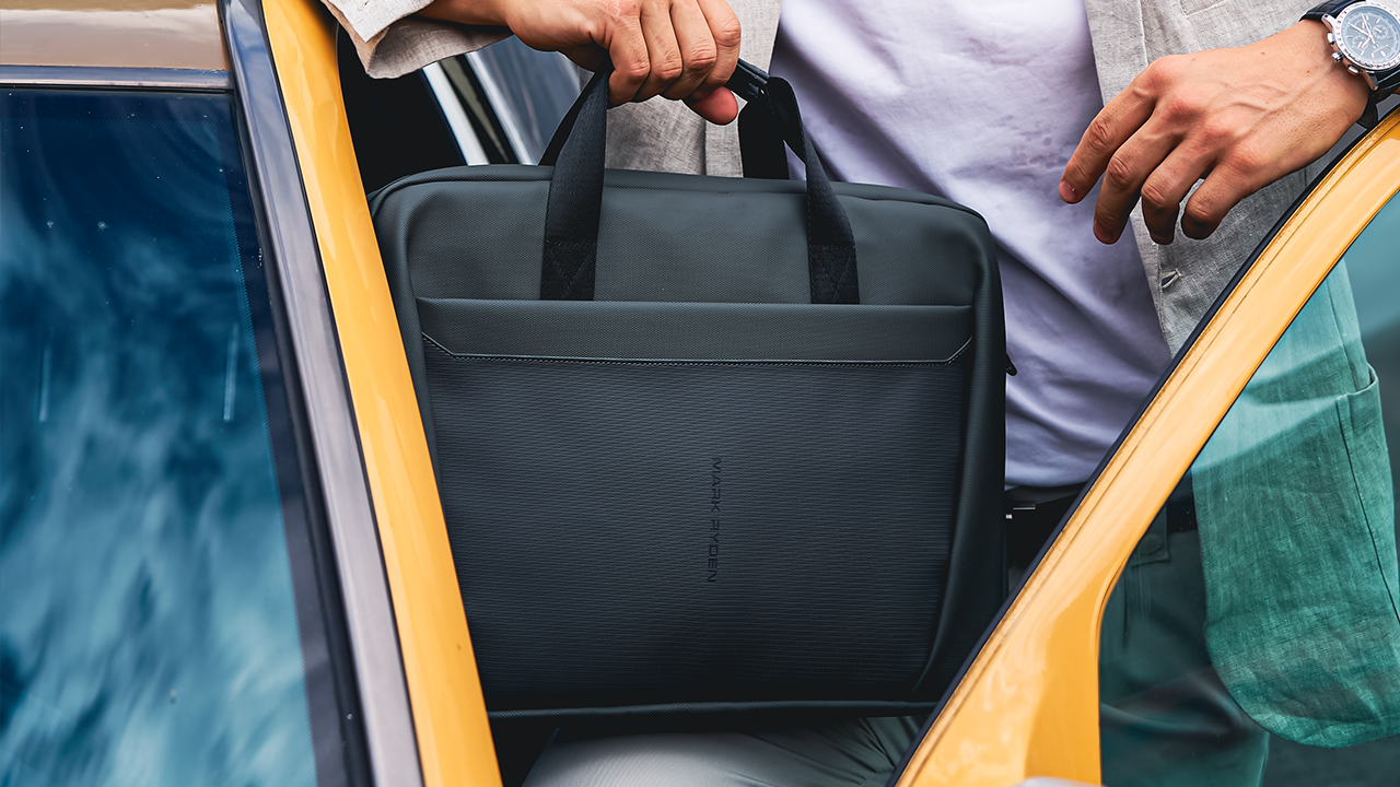 Mark Ryden black anti-theft bag being carried into taxi during Christmas